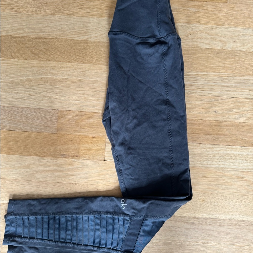 Alo Women’s Moto leggings